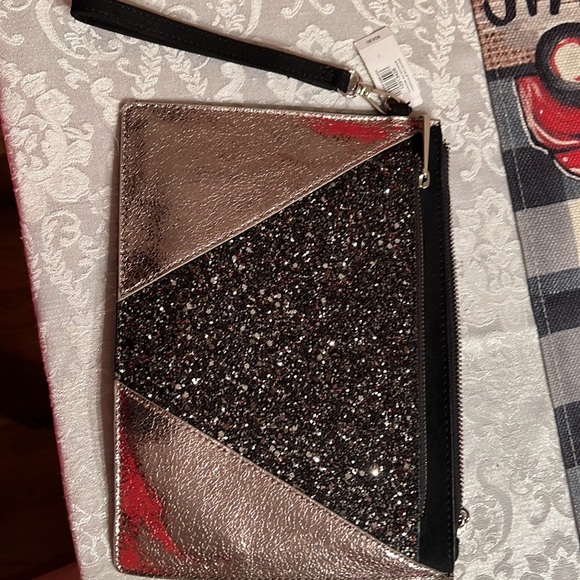 Clutch - Picture 2 of 7